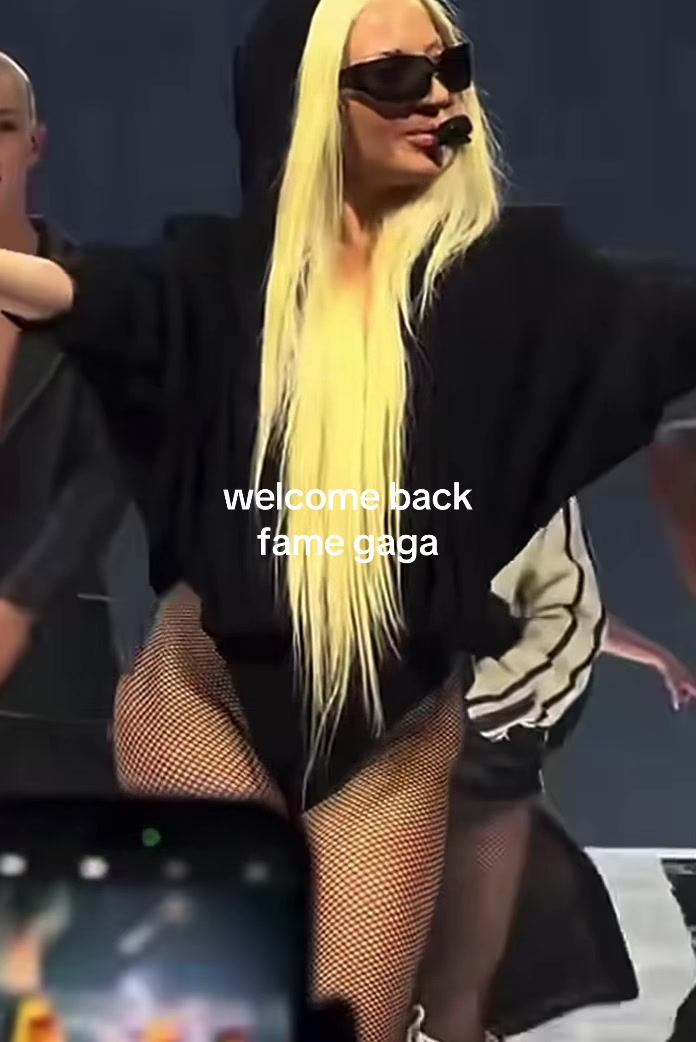 @𝜗𝜚 ࣪˖ phoebe ˖ ִ𐙚
