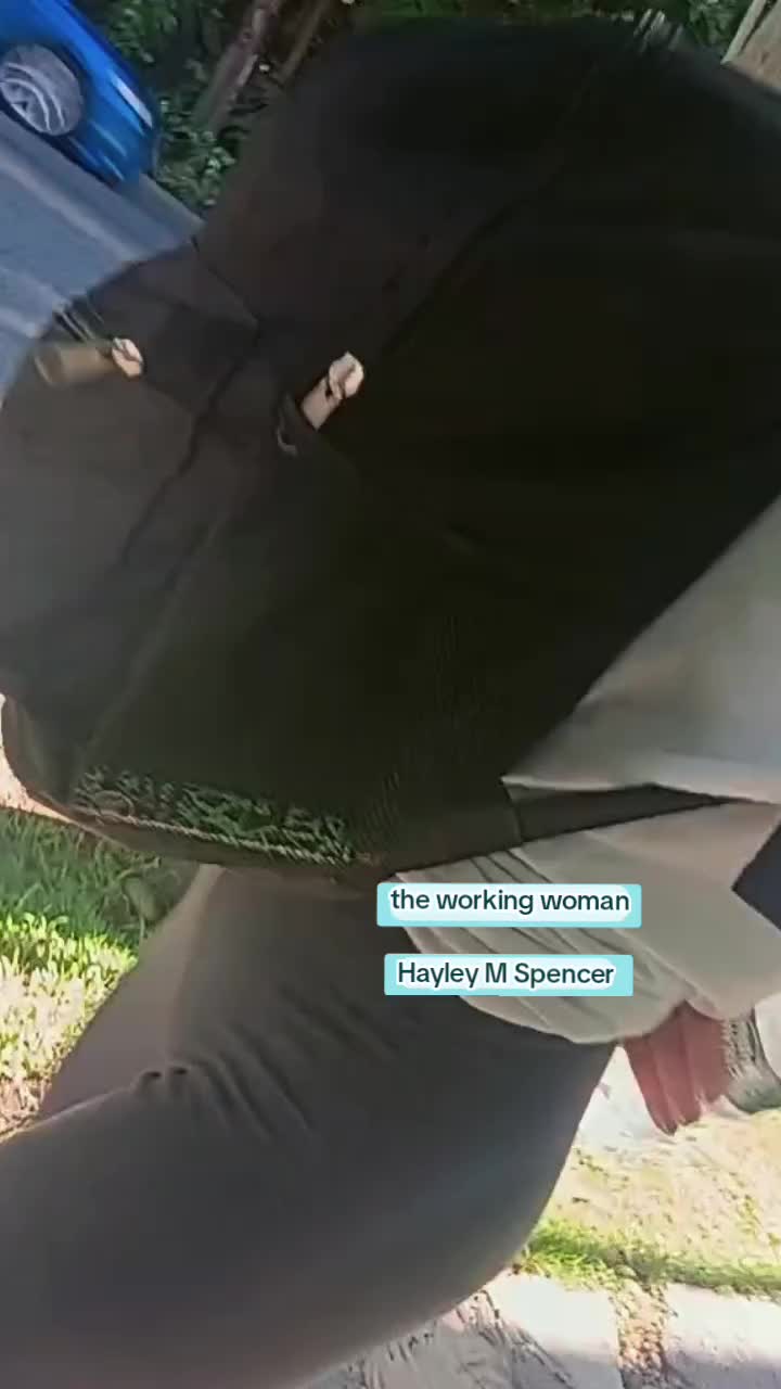 @samrobertslittlesister