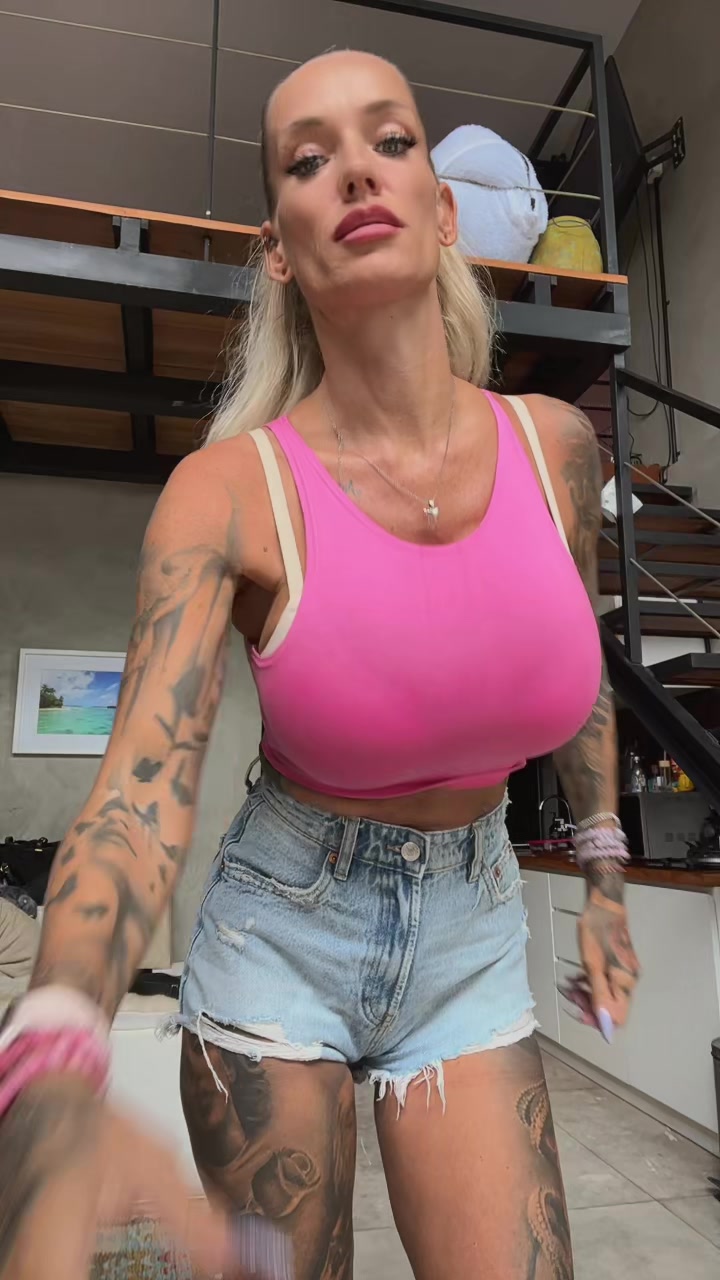 @TiffyHollywood