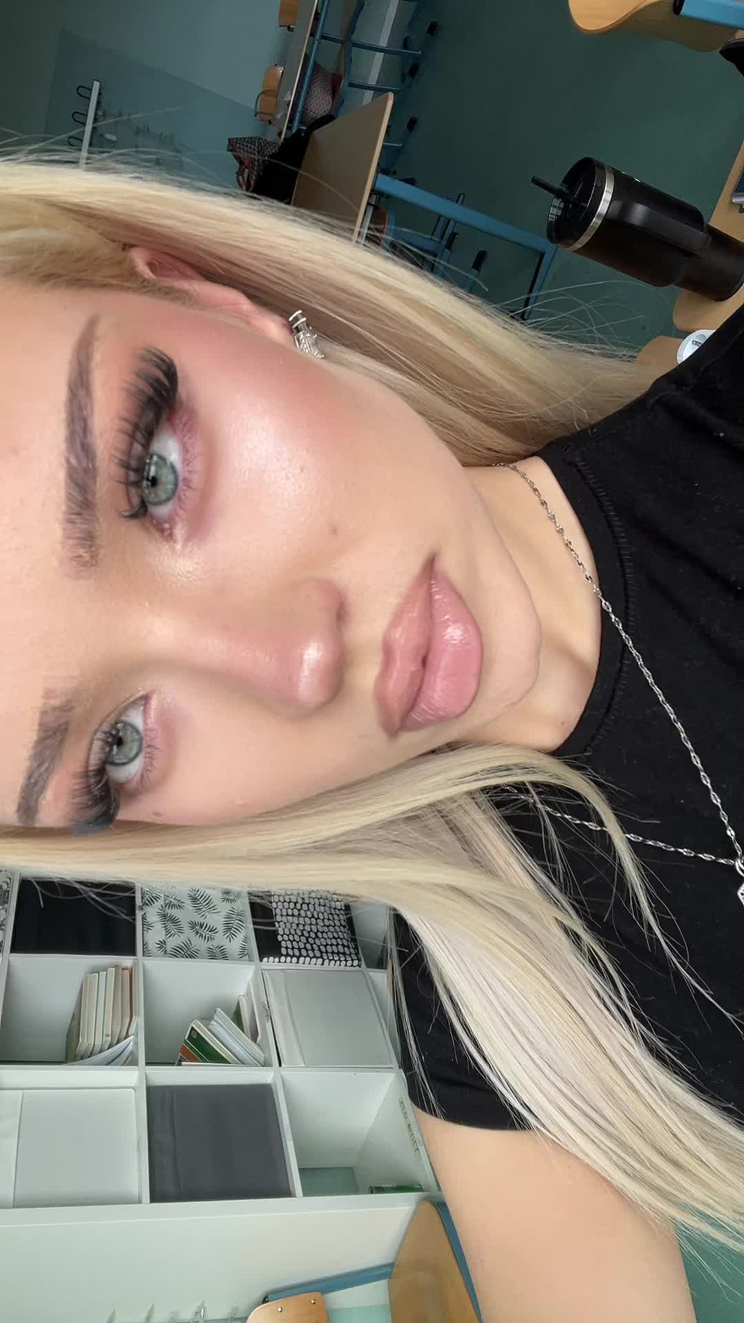 @аня
