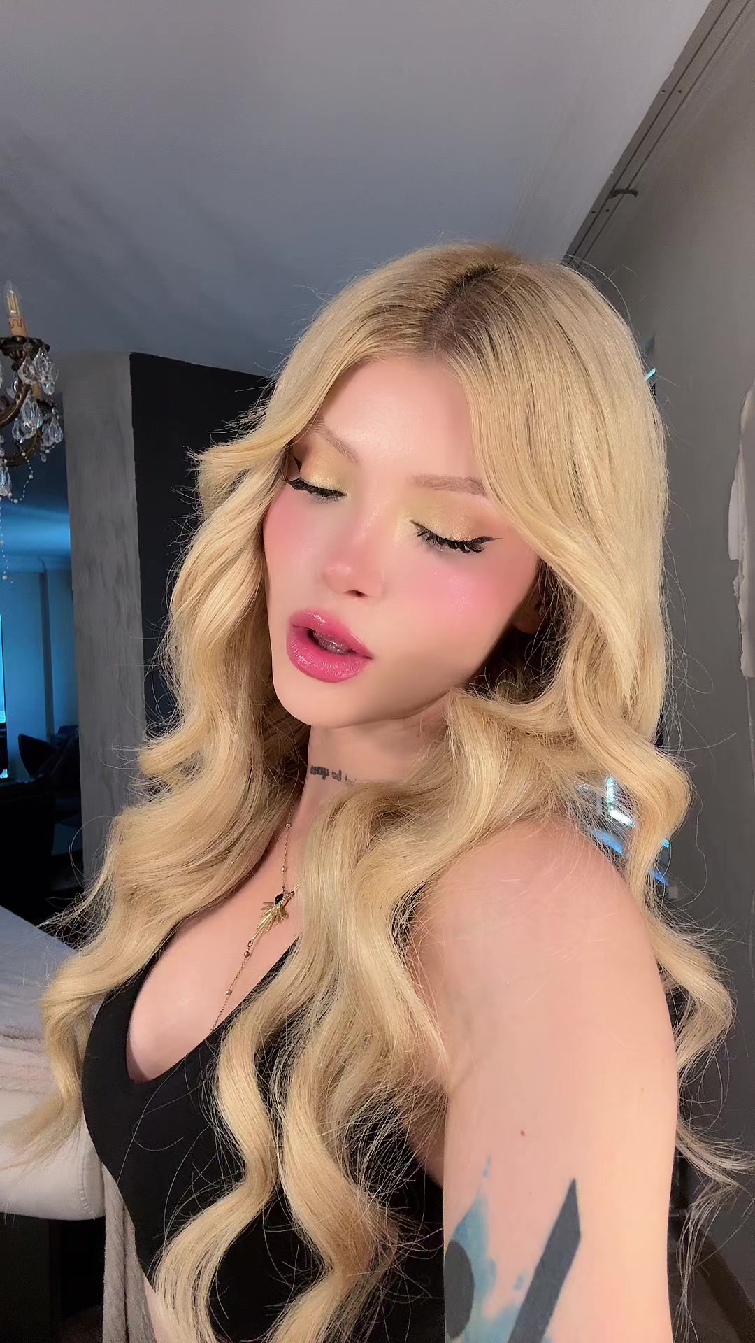 @Ayşeg&uuml;l