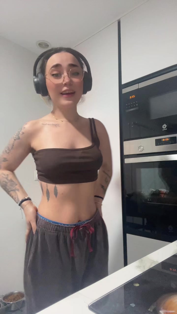 @Famousera