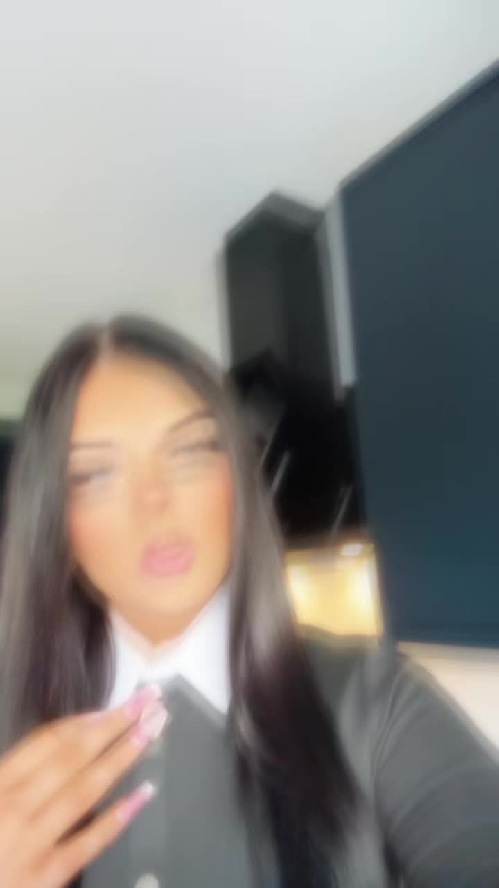 @Liv.priv