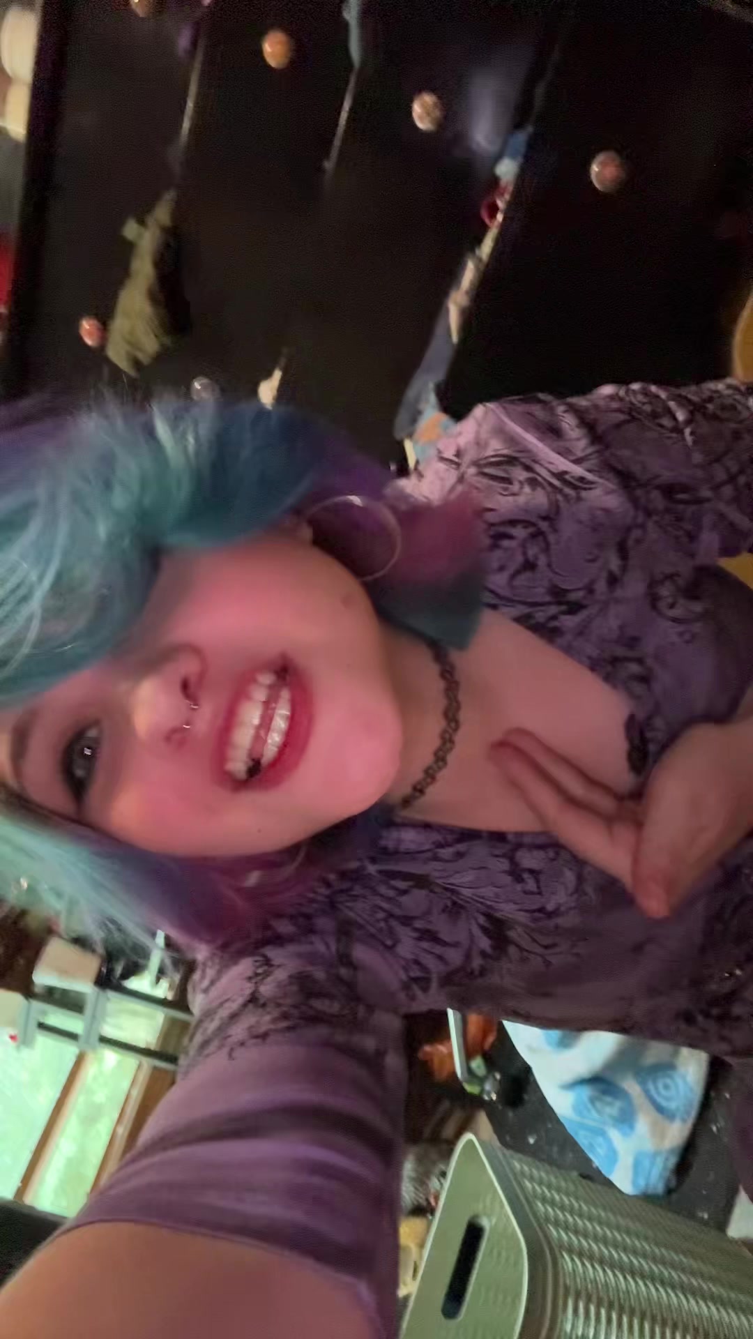 @Emi 🏳️&zwj;🌈