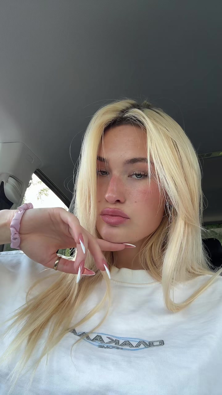 @annaBella