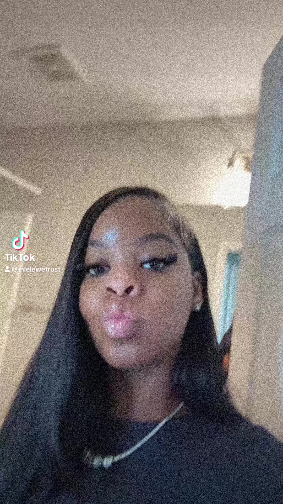 @leleskiiiii
