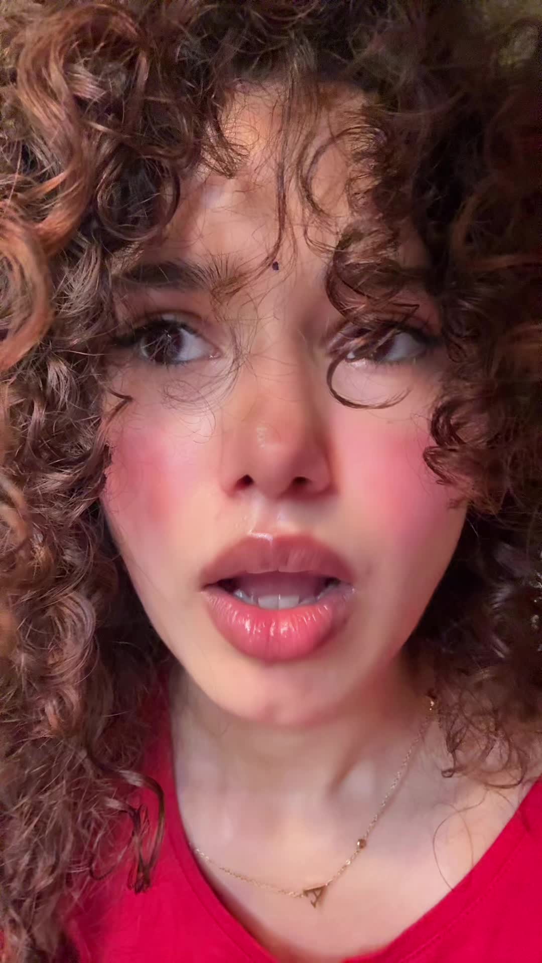 @Curlypurlyy👩🦱