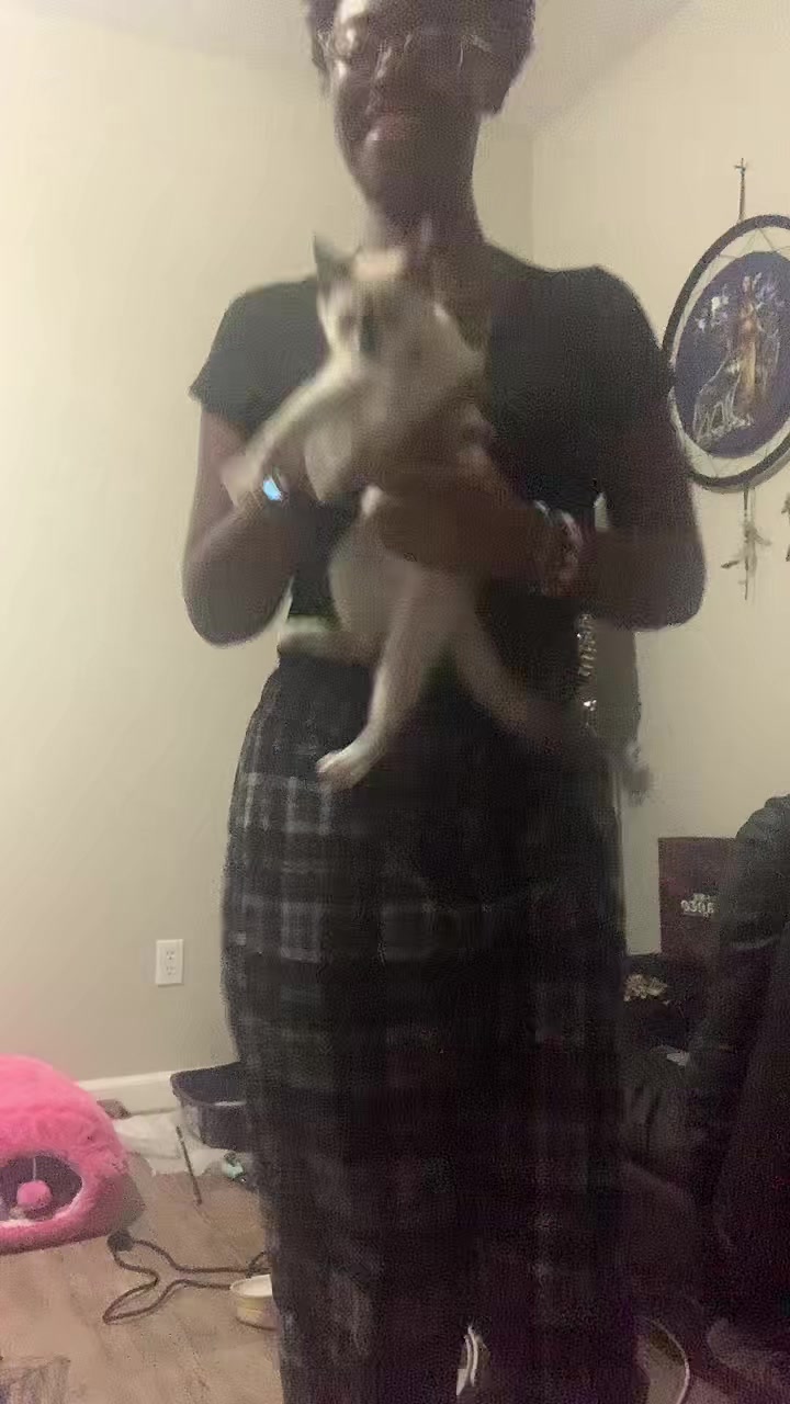 @•^•