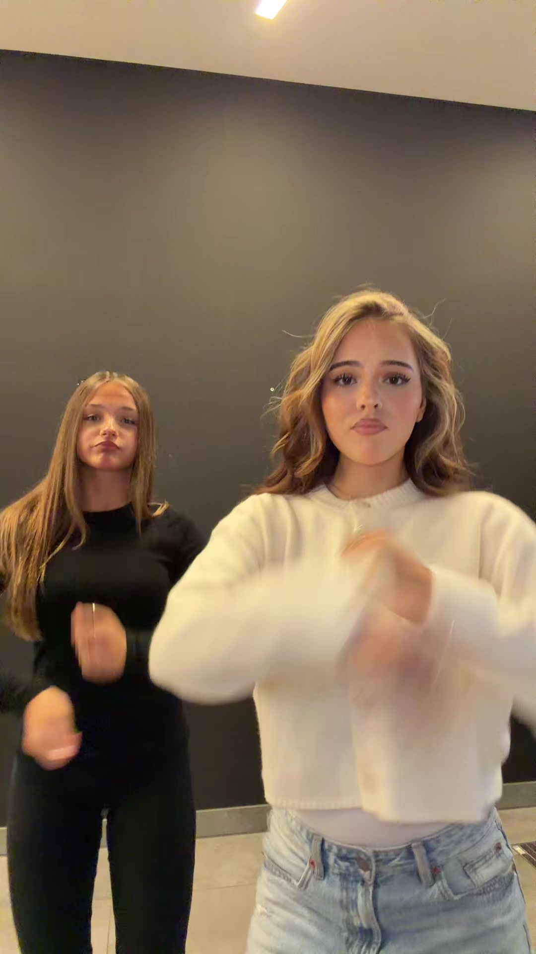 @𝐁𝐞𝐥𝐥𝐚