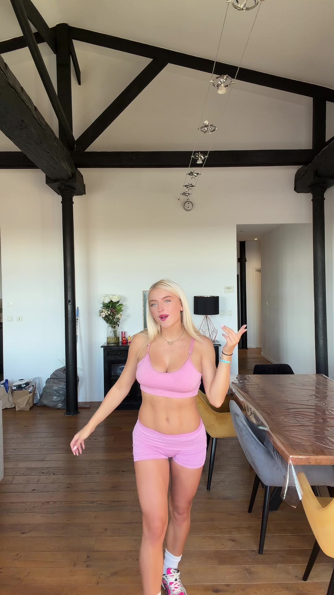 @lolapolicand___
