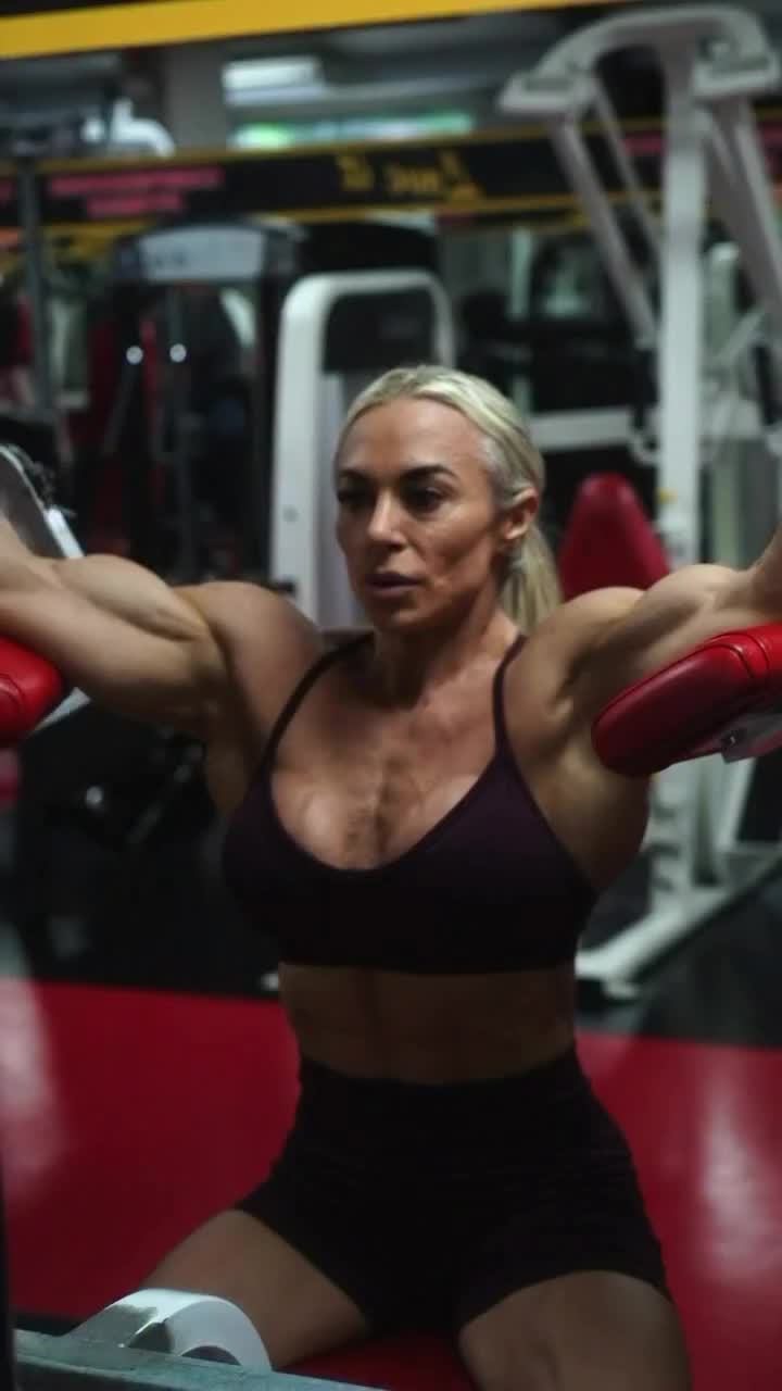 @musclesonmuscles