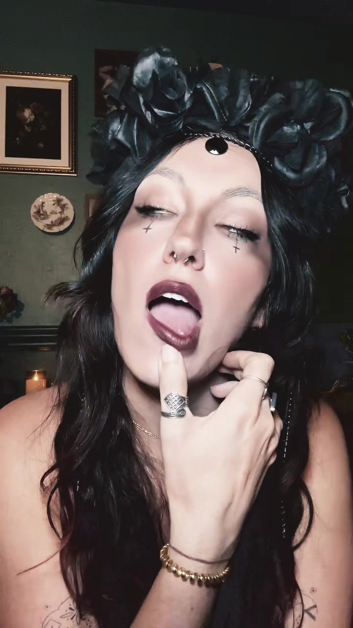 @Kat🖤