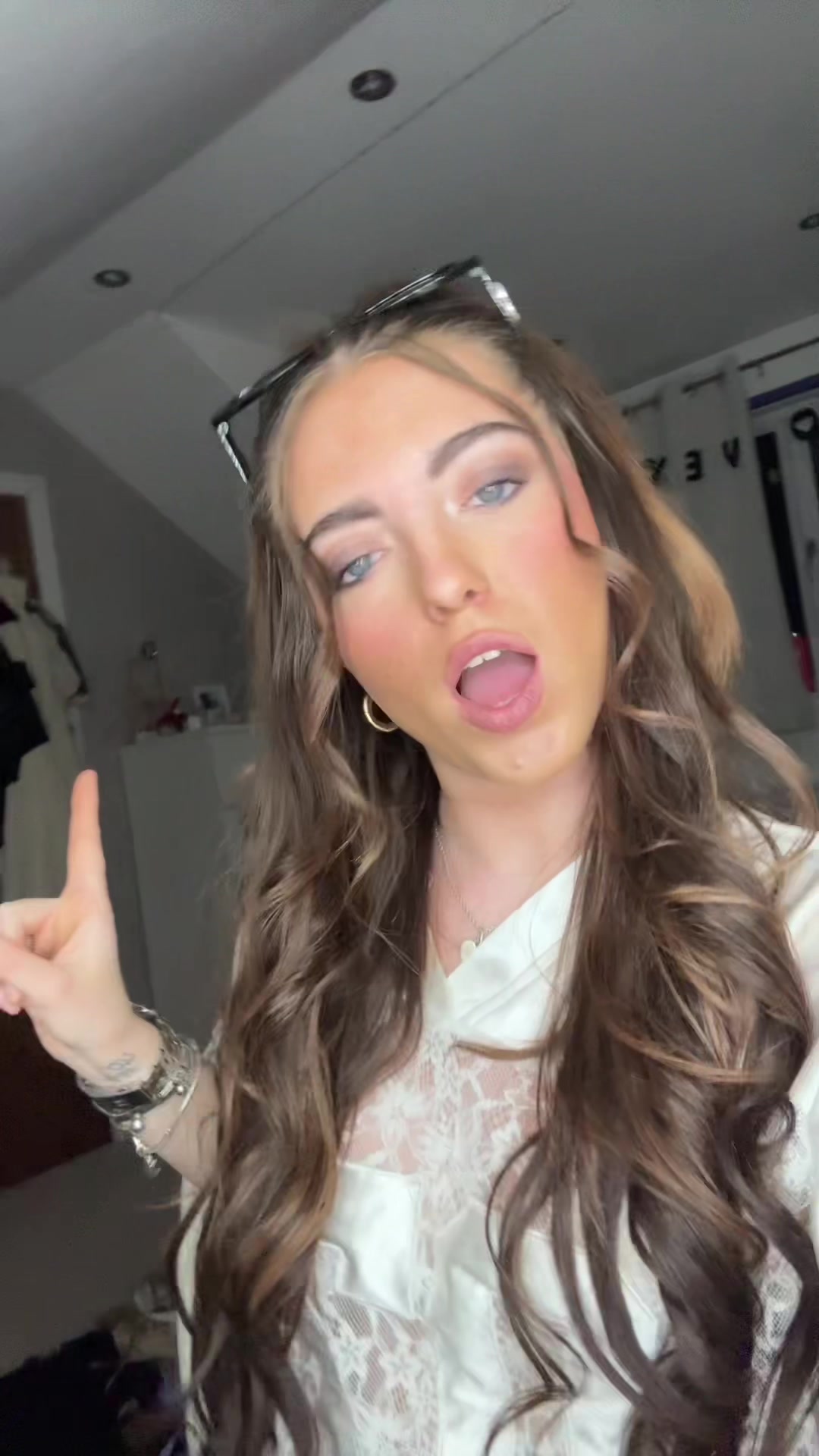 @ES