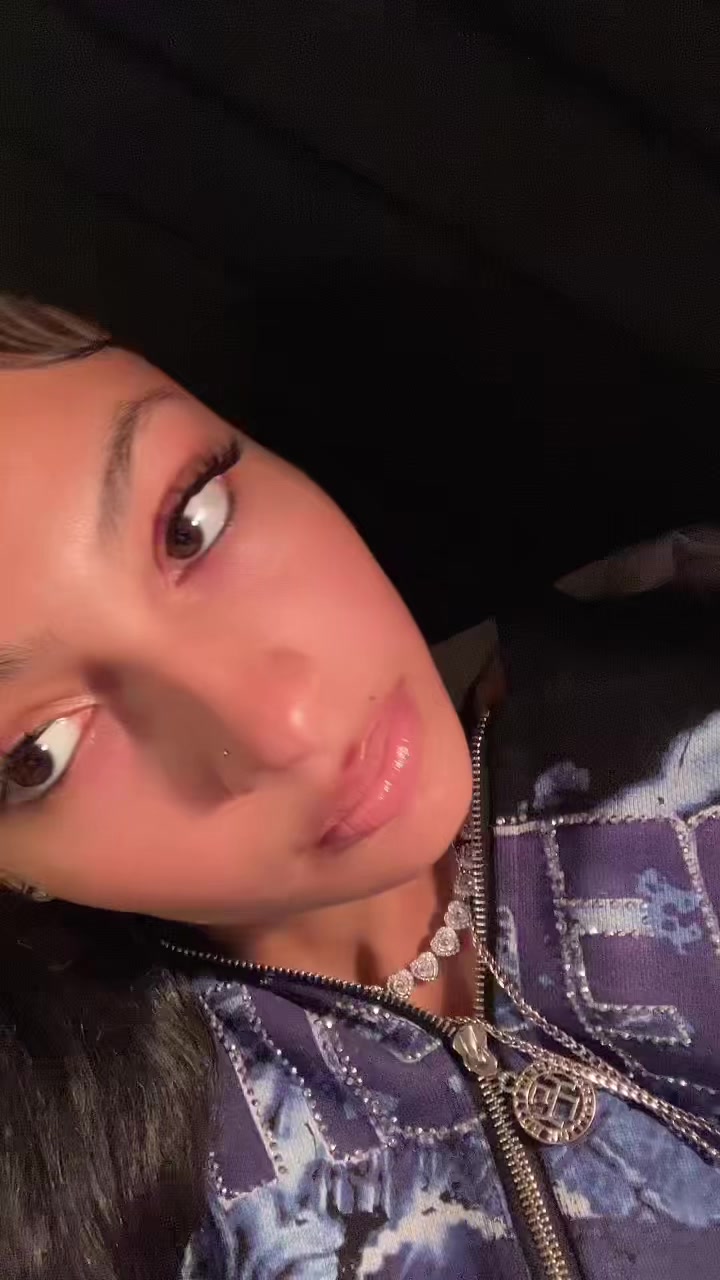 @sumlighskinwitglasses