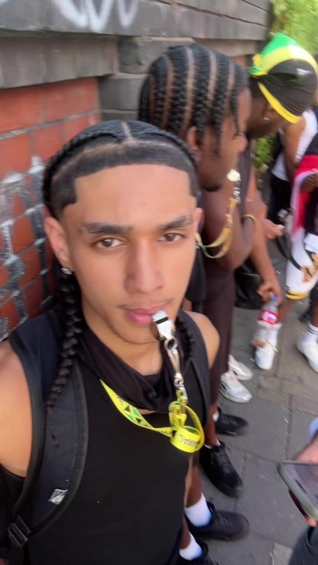 @🦈