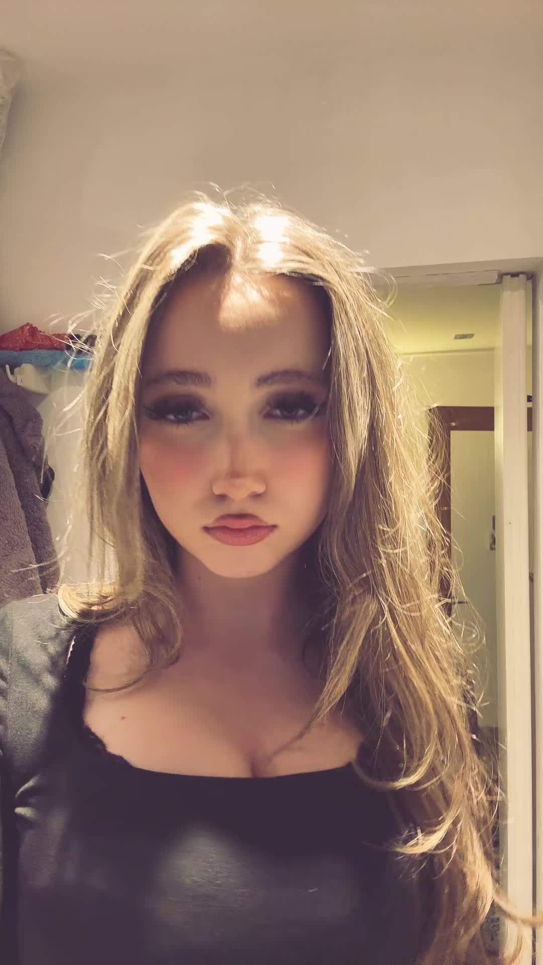 @BumblePheeb ᖭ༏ᖫ🦋