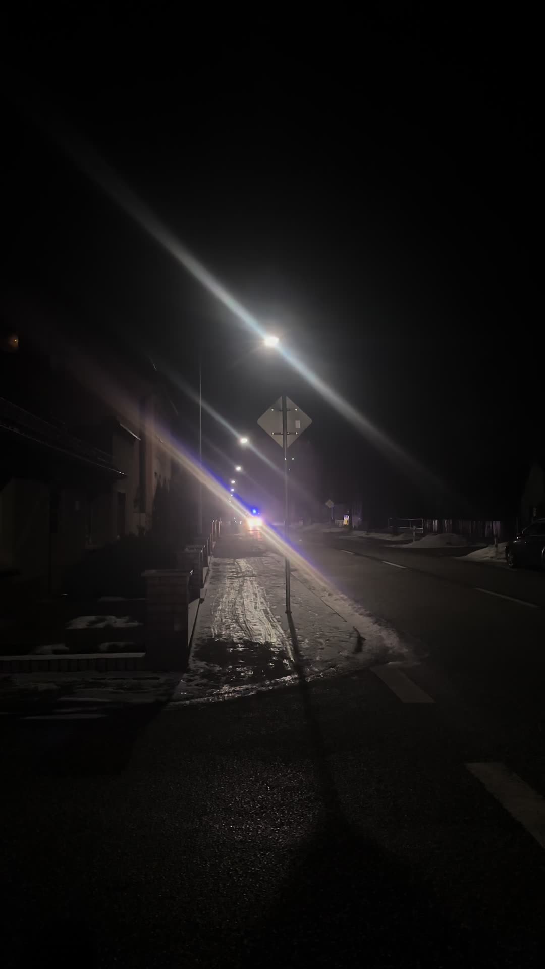 @112.Bluelightpicture