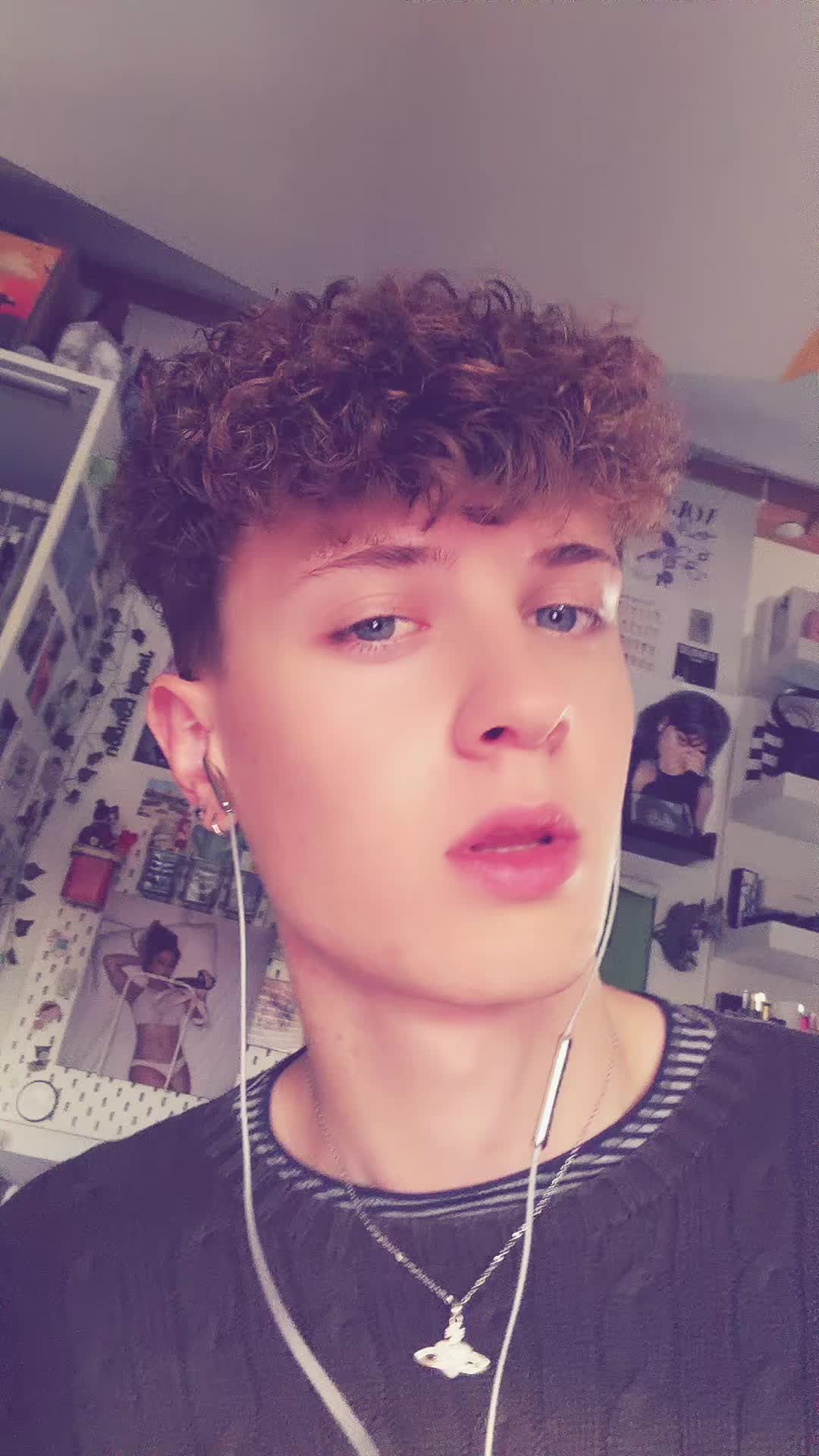 @julian⋆¥⭒¡˚。٠࣪⭑