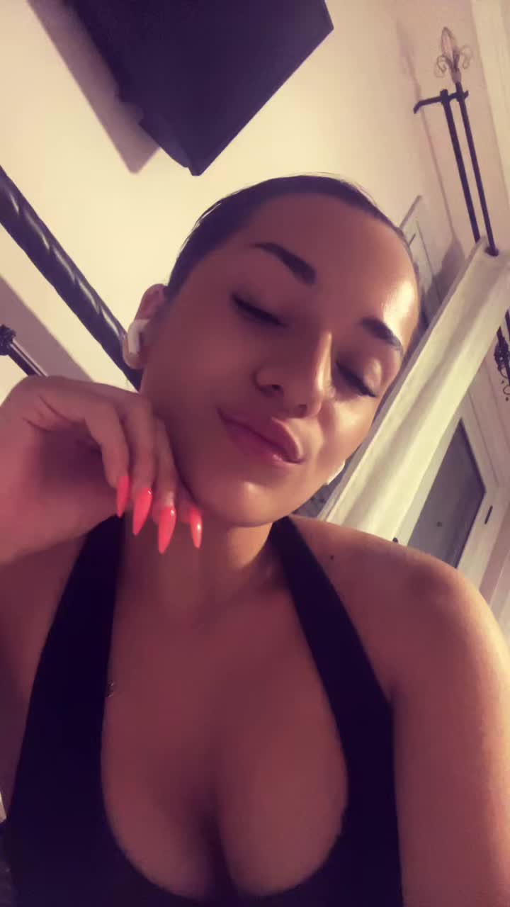 @𝒾𝓌𝒶𝓃𝓃𝒶