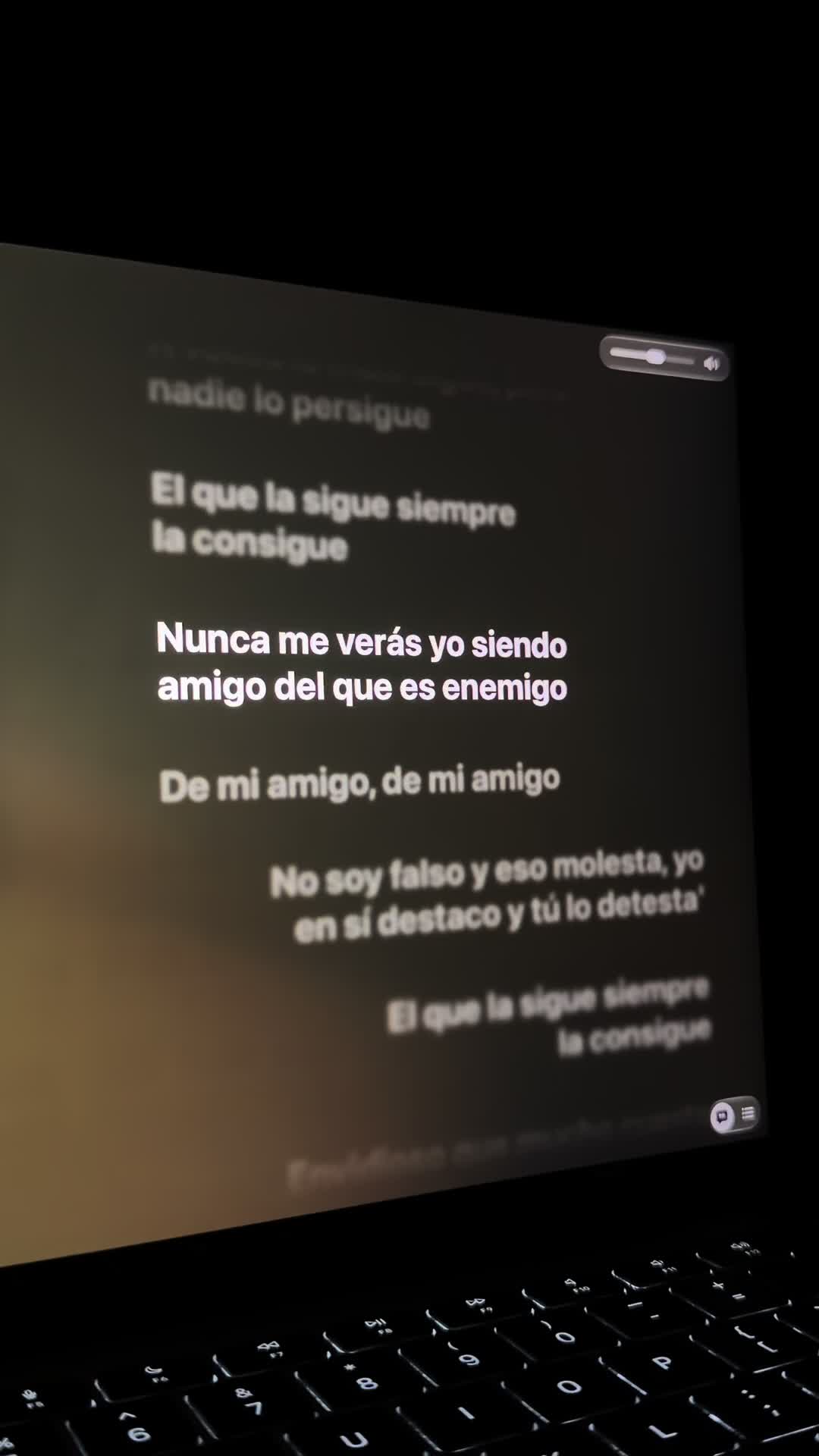 @🎧