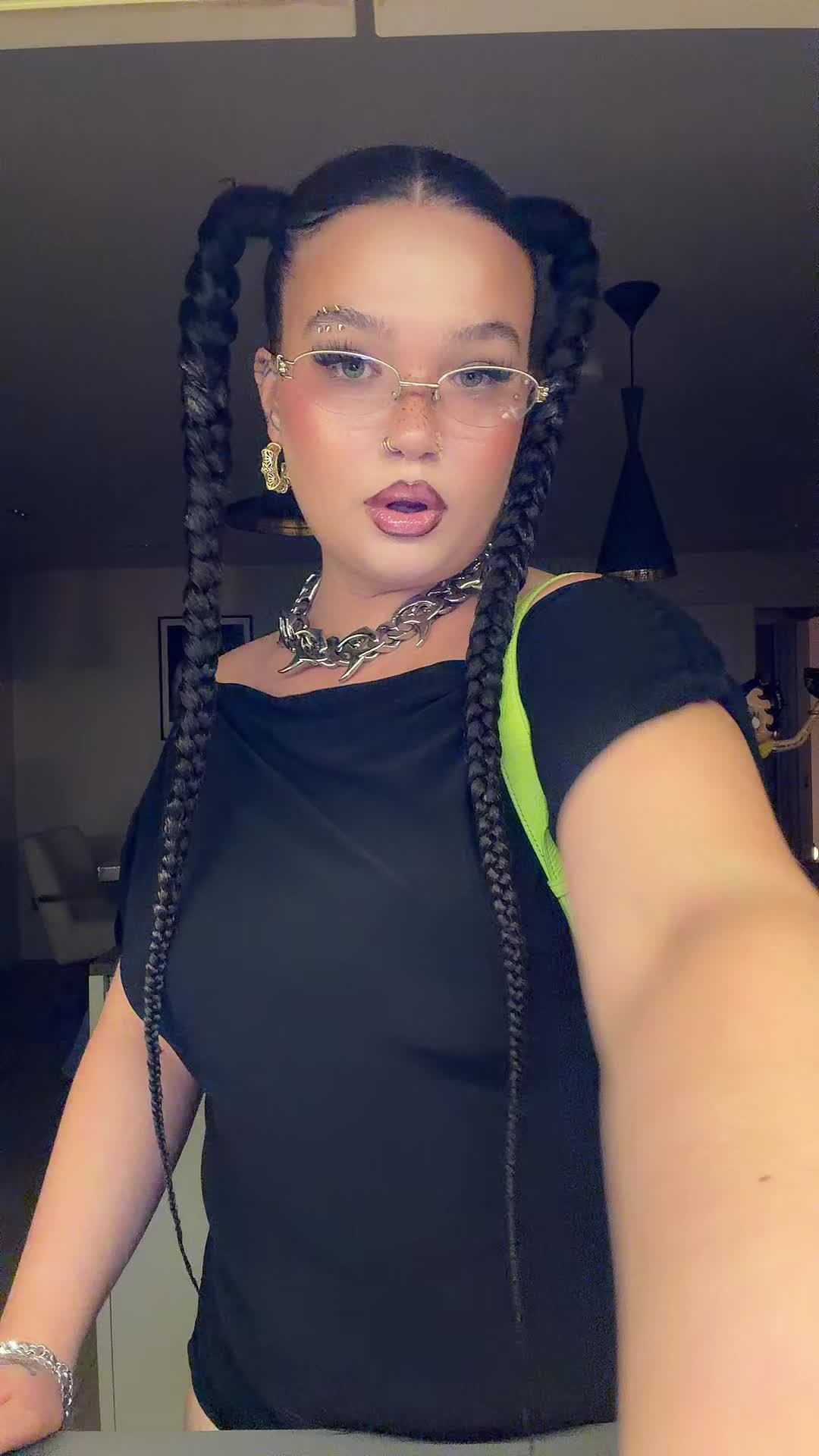 @lolayounggg