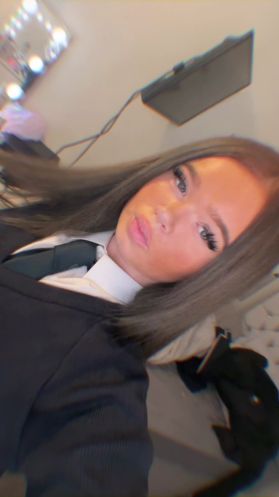 @𝓉𝒾𝓁𝓈🍒🪭🥂🫶🏻🤍