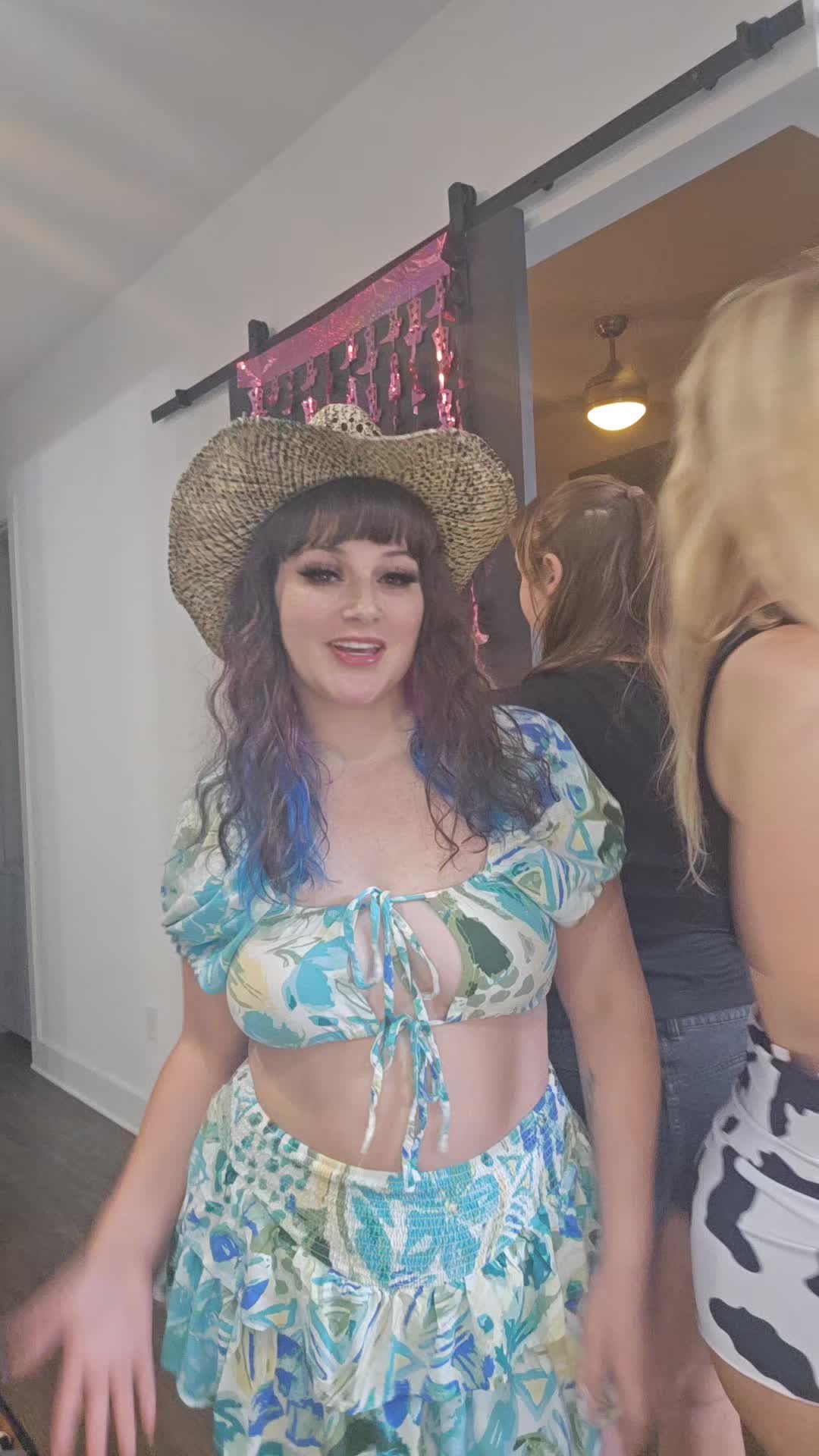 @chloe