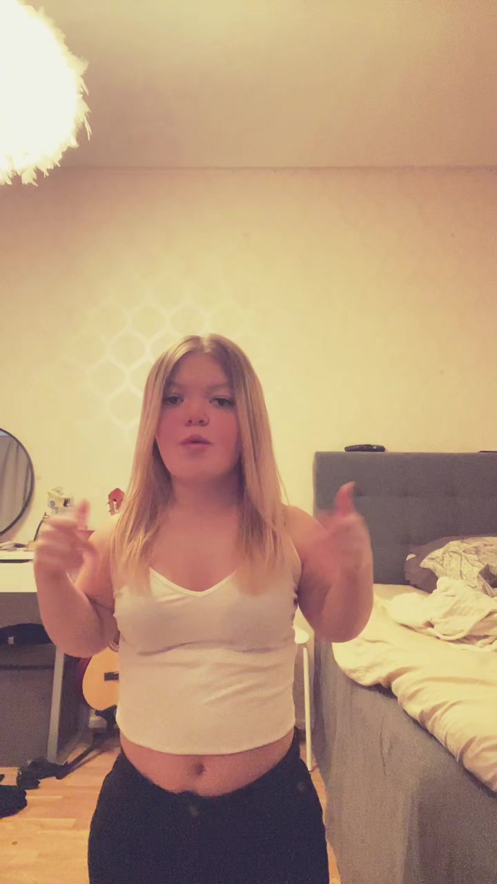 @𝐸𝑚𝑖&hearts;︎