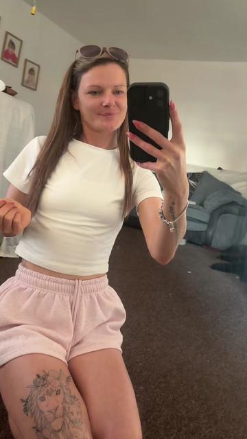@justmekayleigh