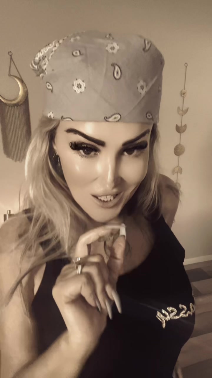 @Sissi Sinner😈