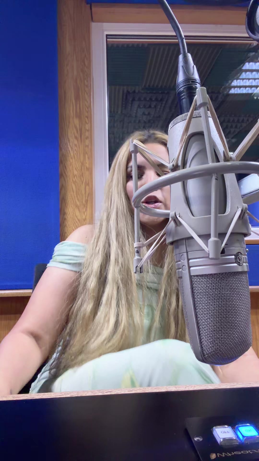 @alejandrasuarez_radio