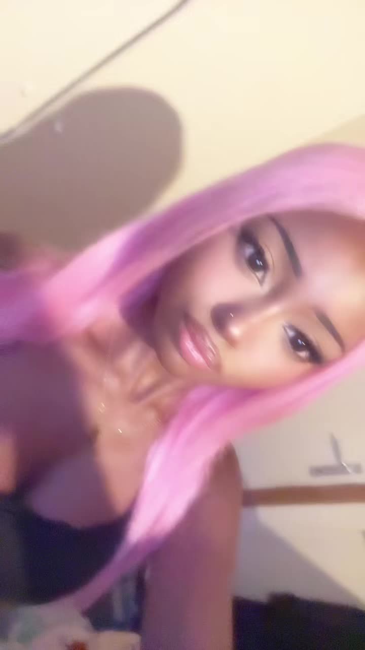 @Lipglossglitterbarbie