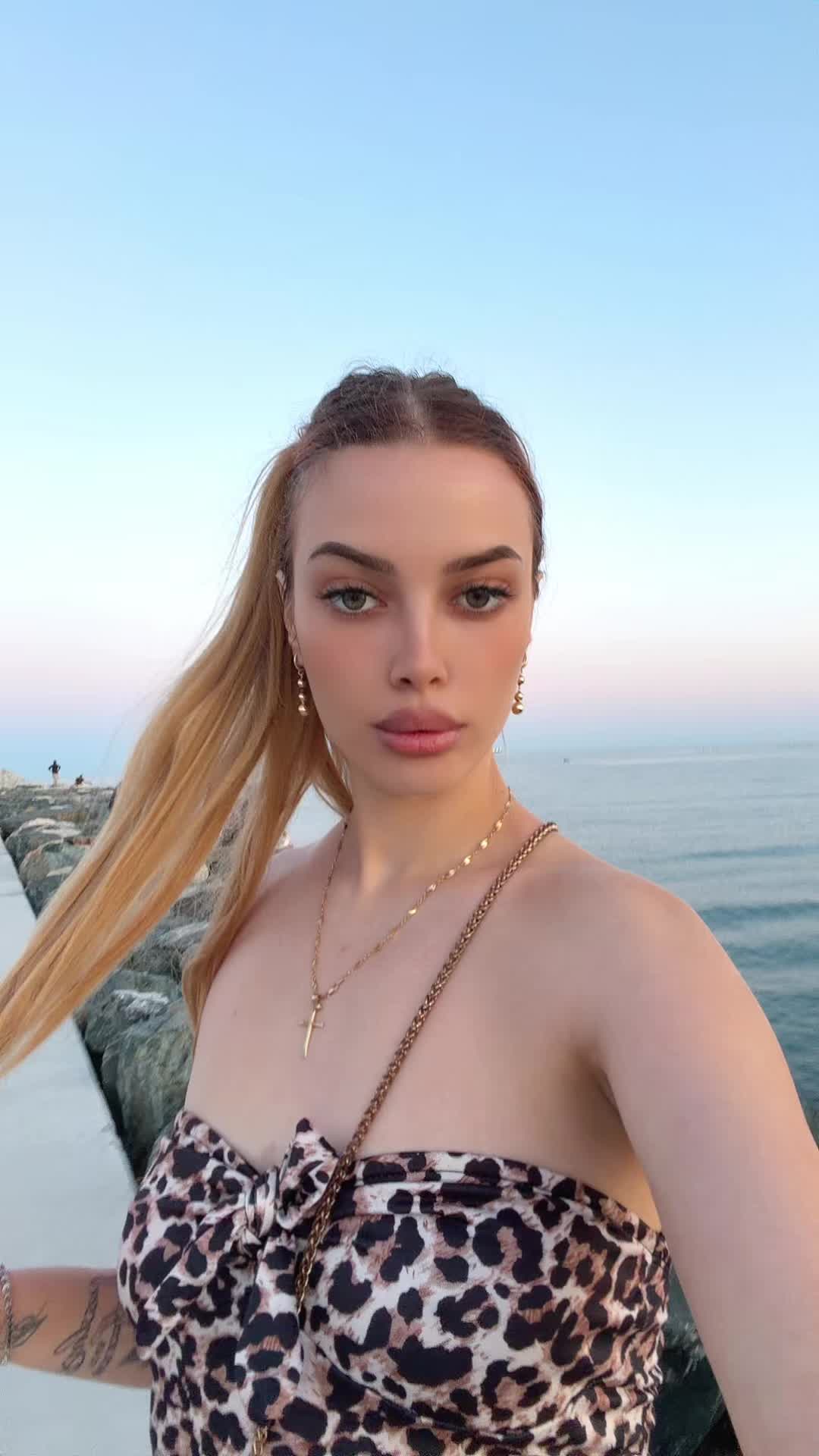 @Larisa AL