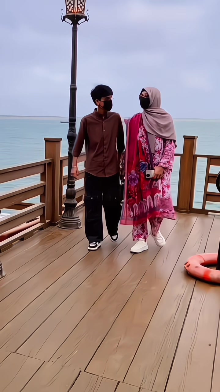 @𝓗𝓸𝓷𝓮𝔂🐝