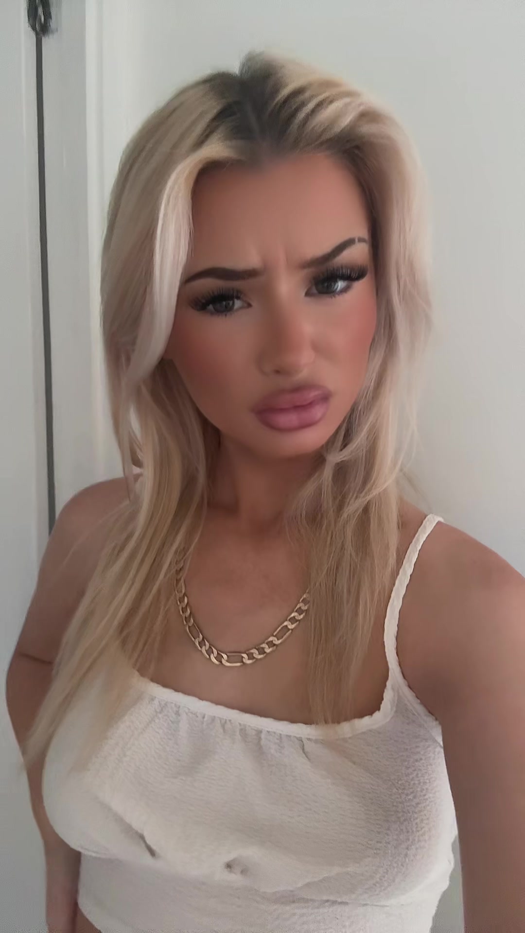 @Elliequigley