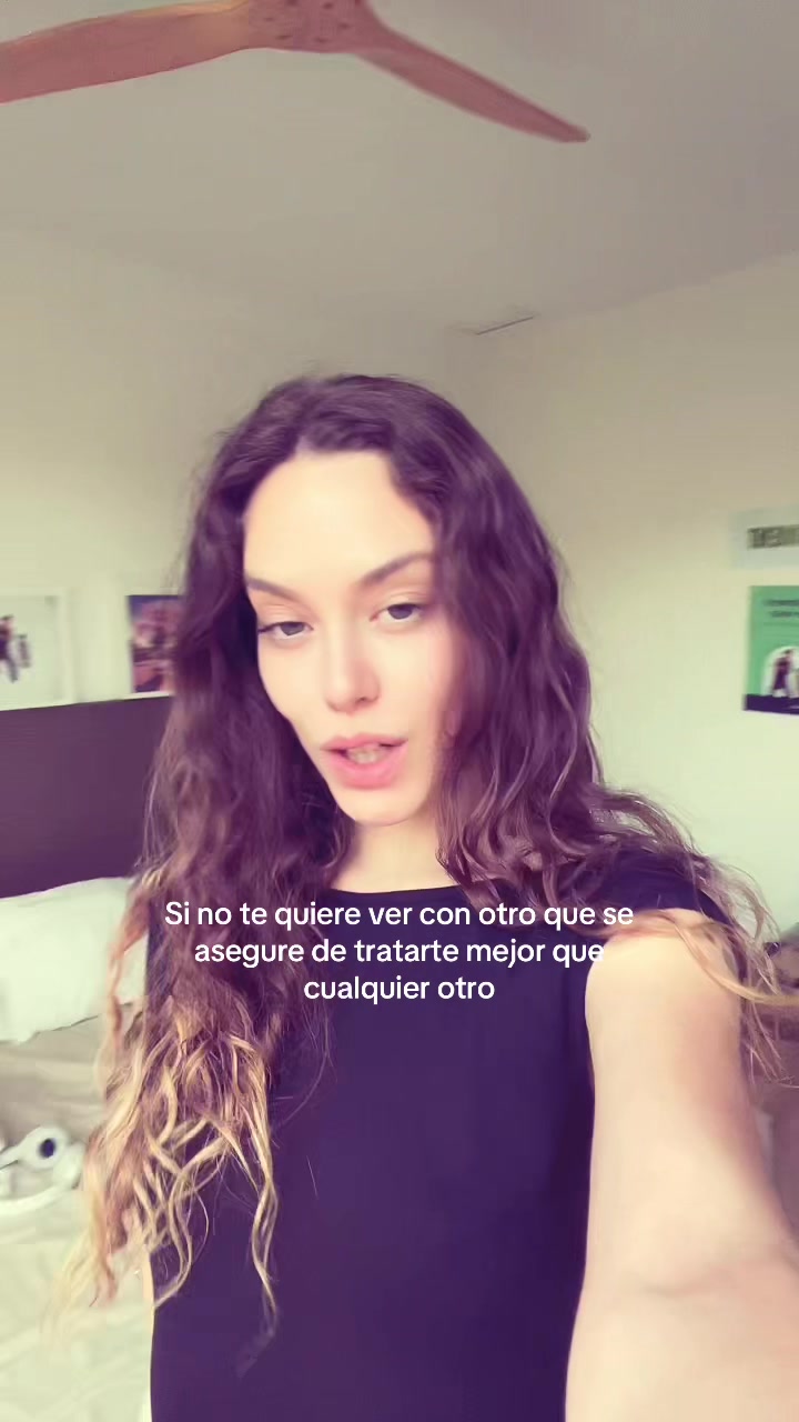 @Clau.