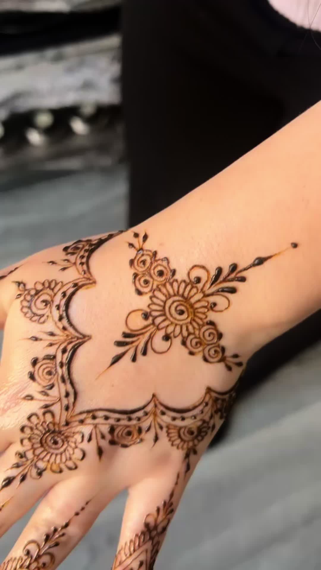 @Hennabyaroosa