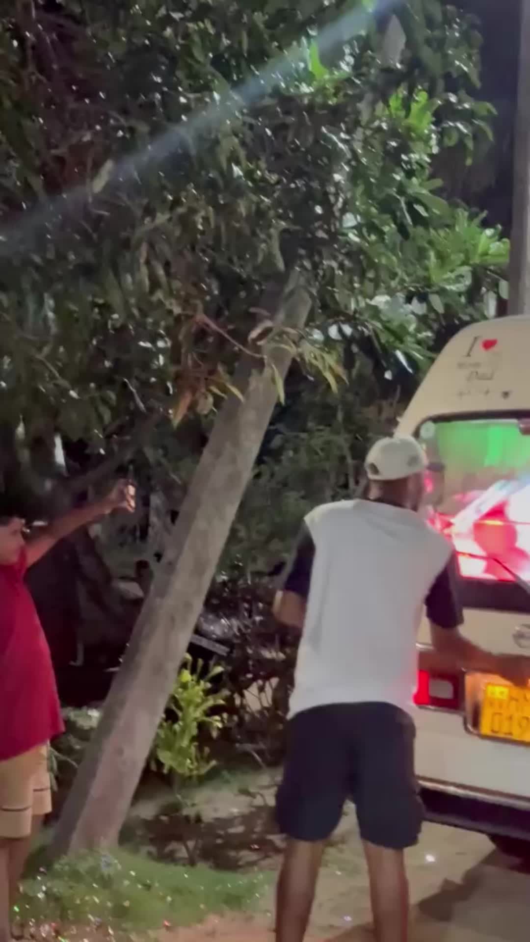 @𝐖𝐡𝐢𝐭𝐞 𝐇𝐞𝐚𝐫𝐭 🤍