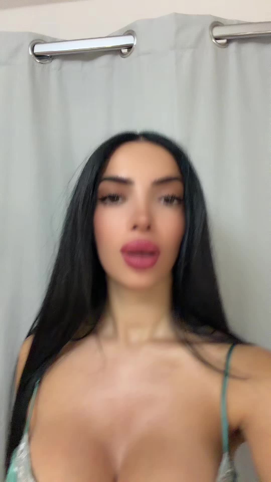 @Mia💎