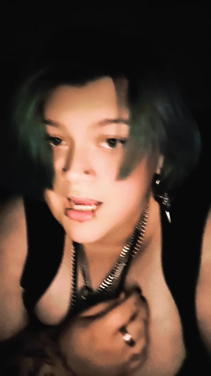 @damages_wifey