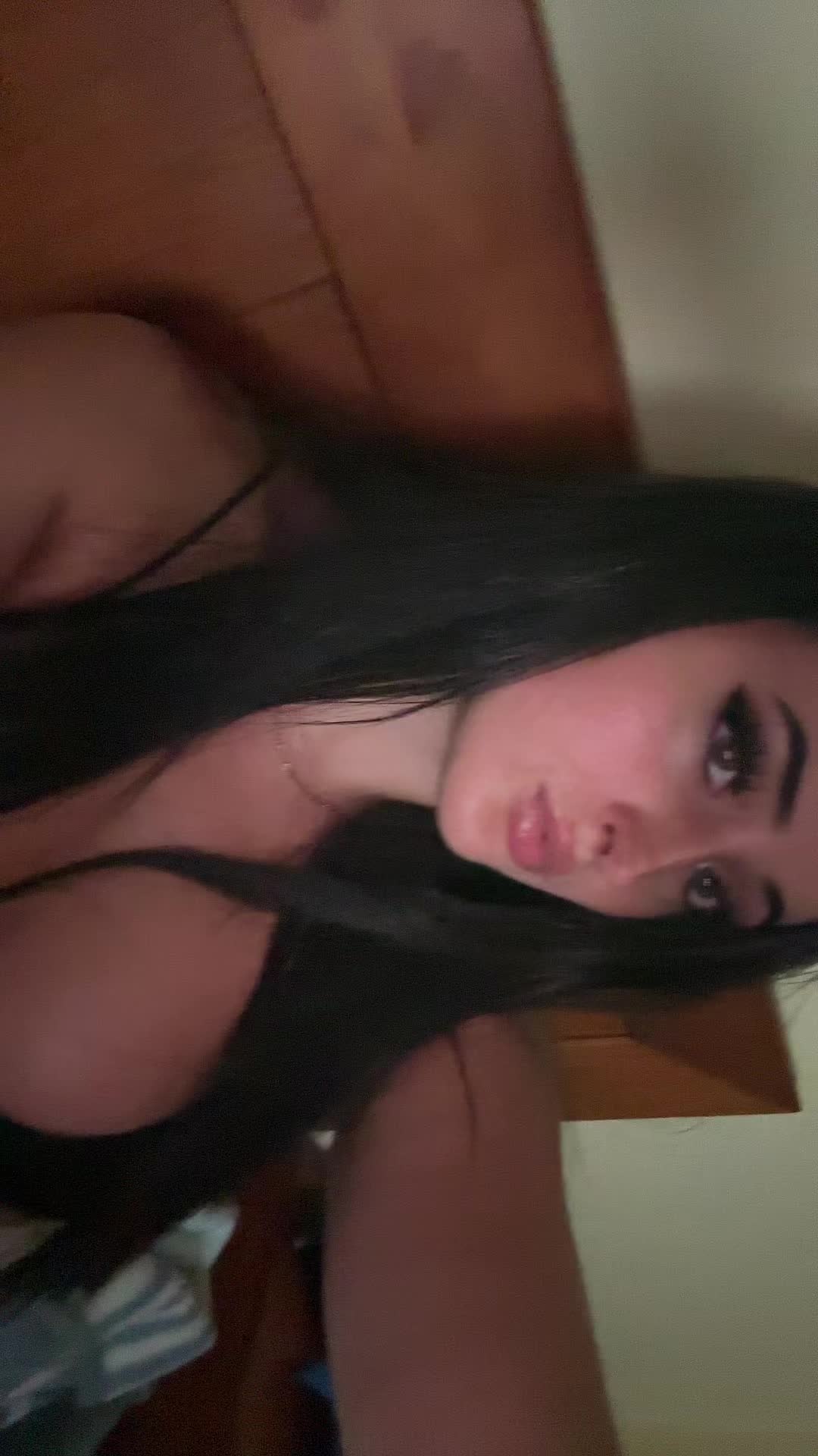 @Heleegf_