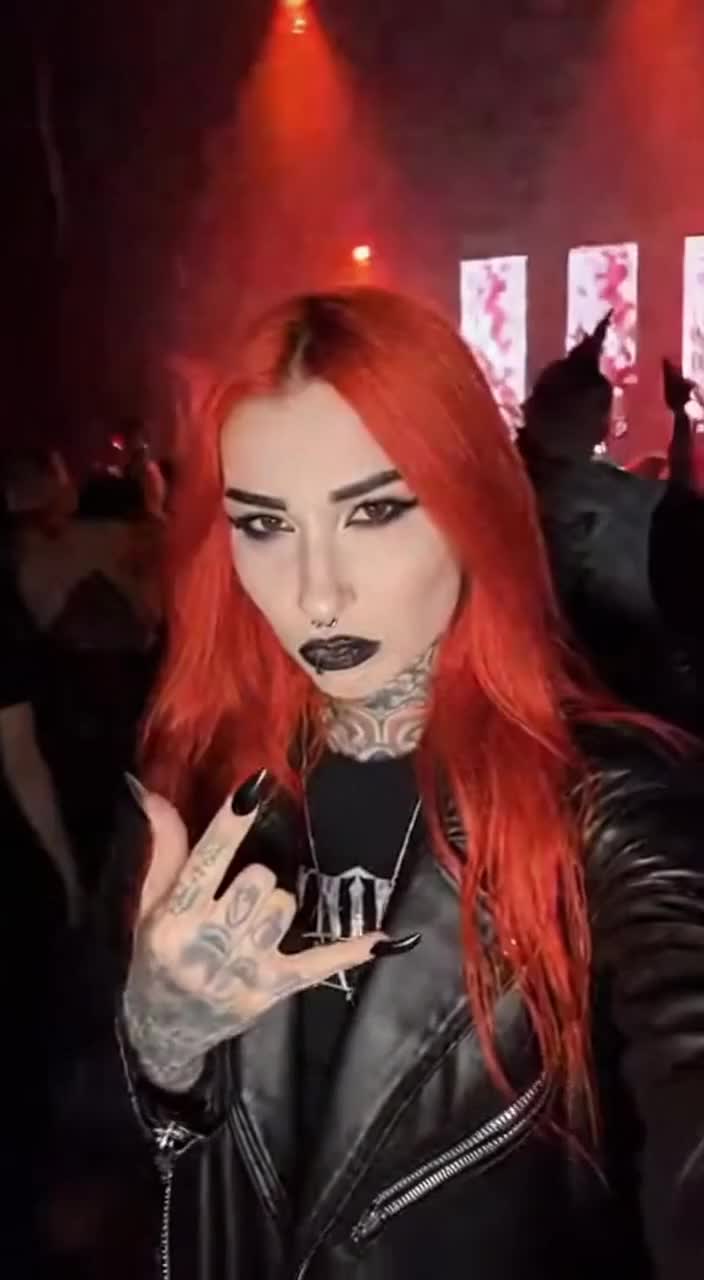 @Goth Girl🦇🖤