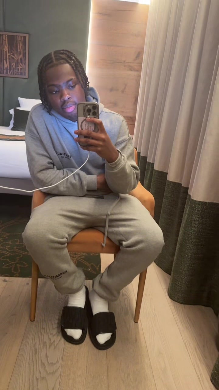 @Ty💷
