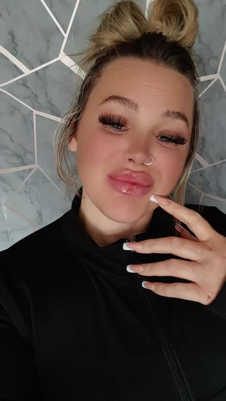 @BlondeQueenBee🍑🐷🥷📸🚩