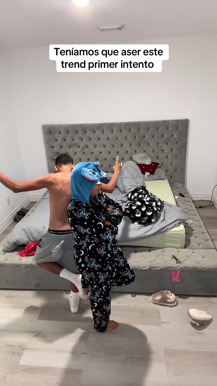 @lalalopez