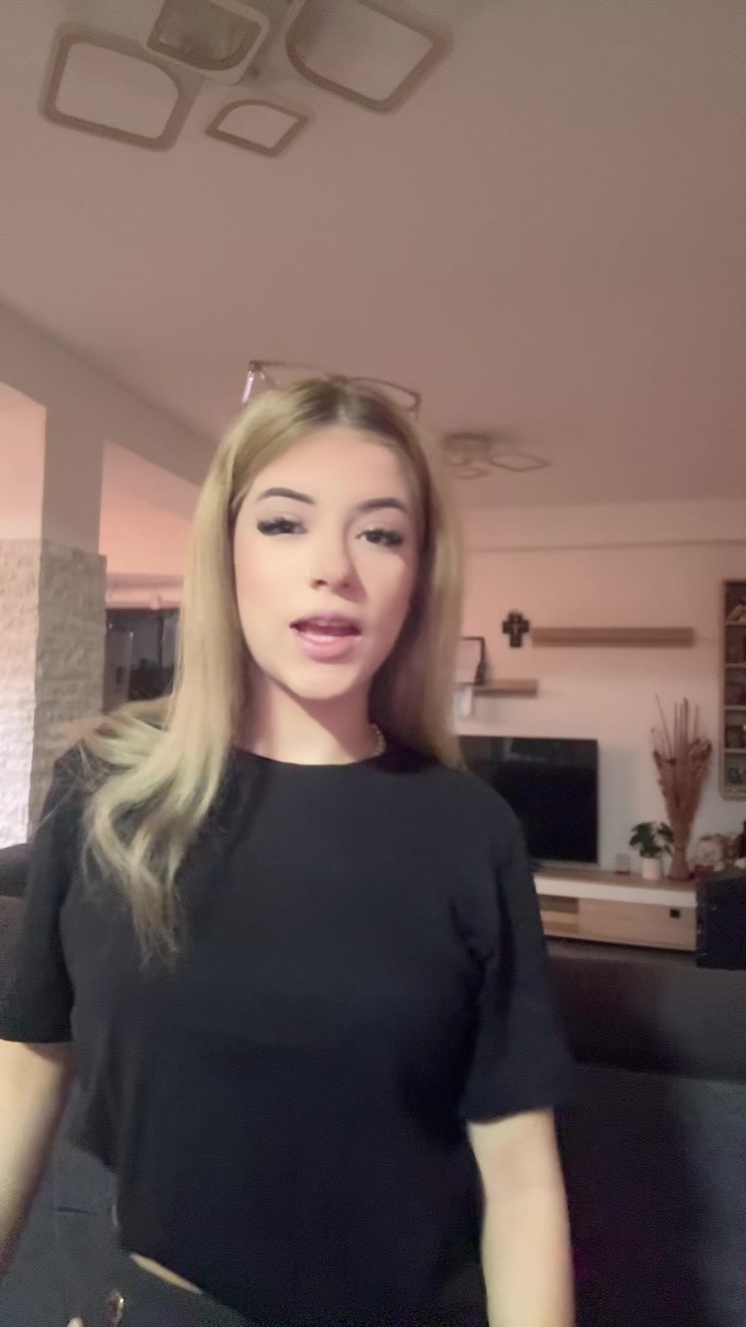@Zahide de România😈