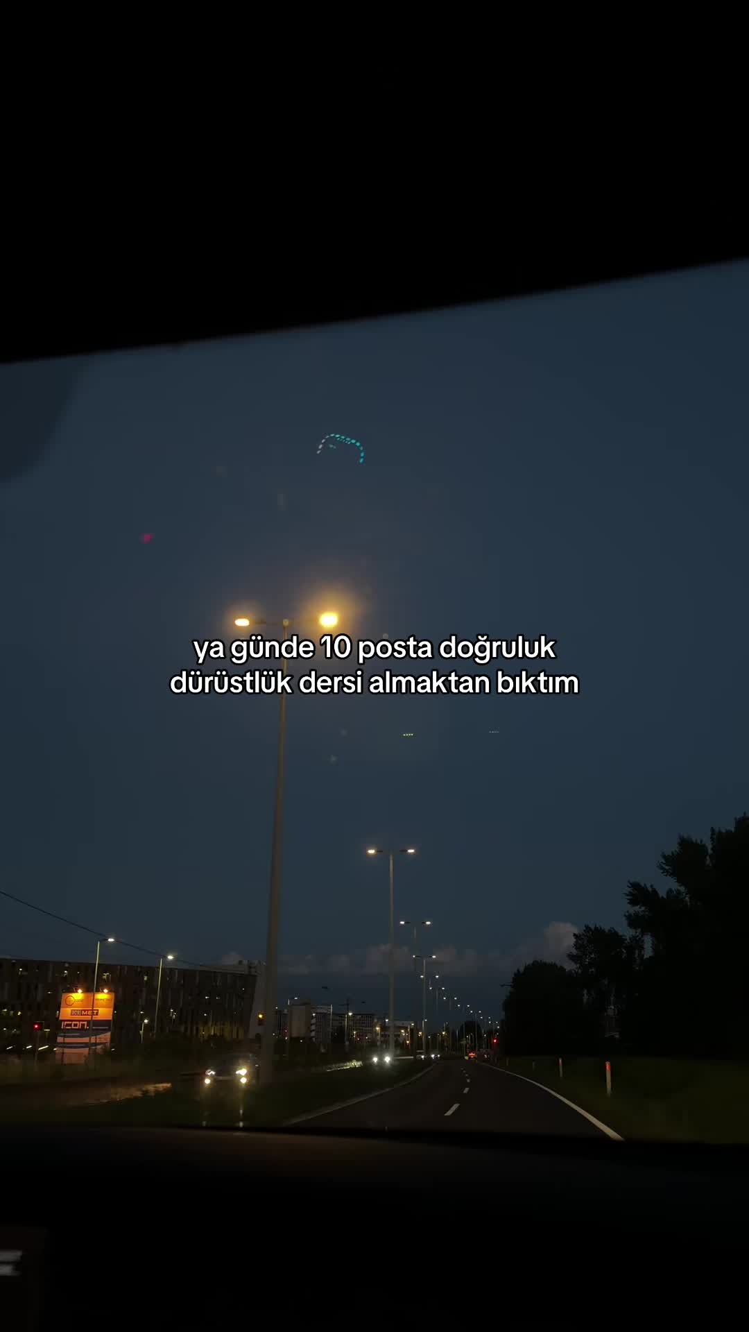 @•