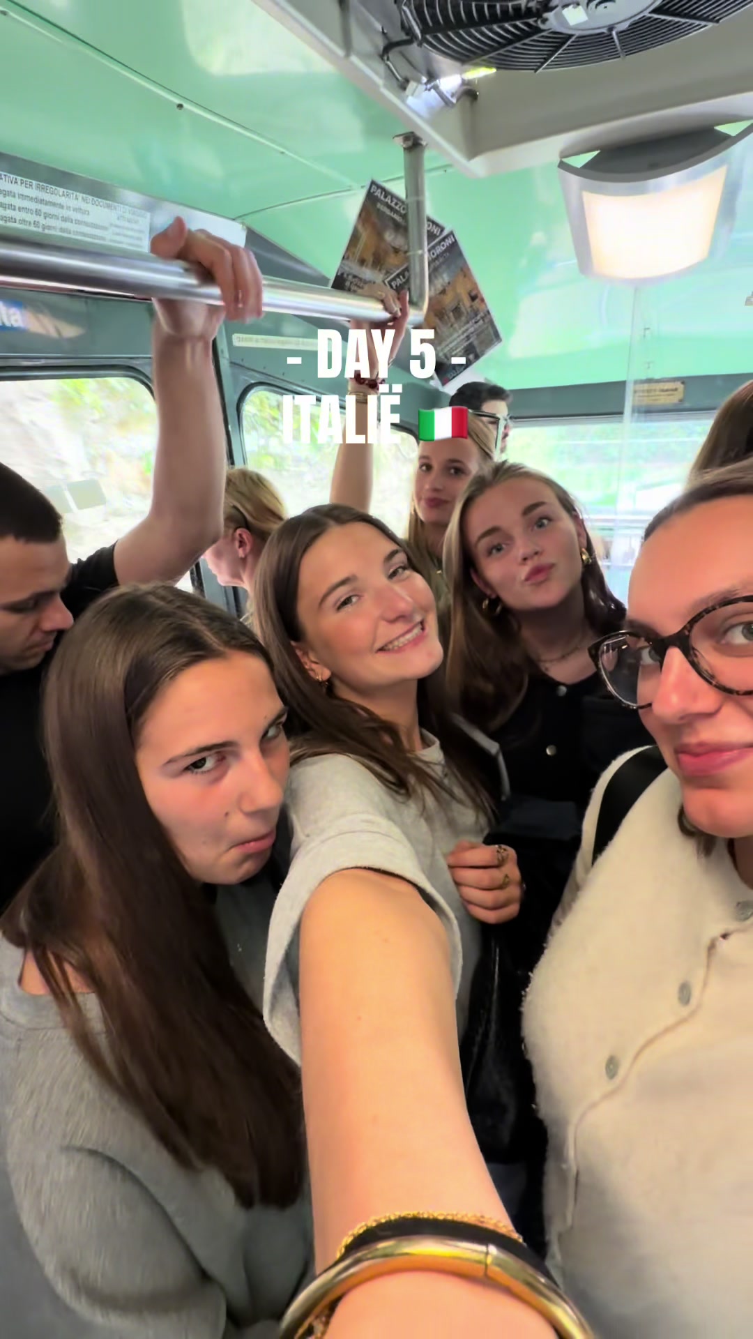@Chloeeee
