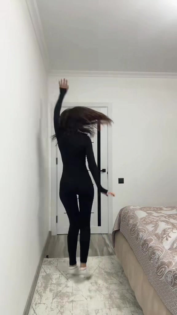 @Ella