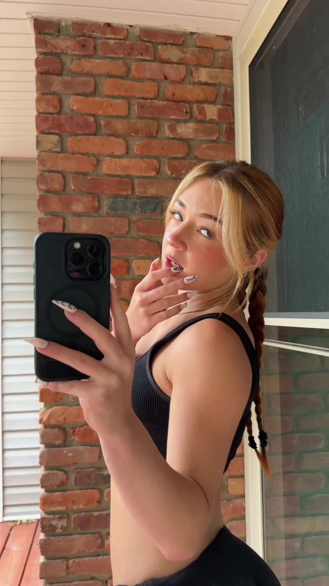@livviesheaa